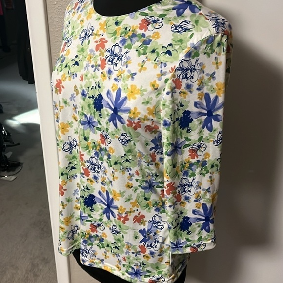 Med polyester 3/4 sleeve scoop neck floral pattern blouse NWT - Picture 3 of 6